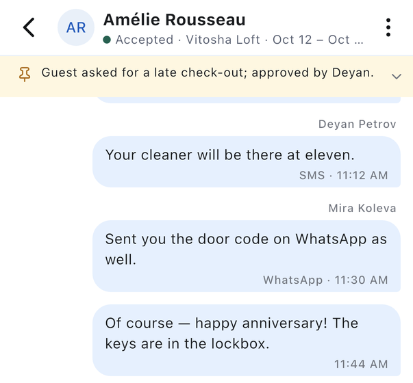 The header, a pinned note, the bubbles with the time inside